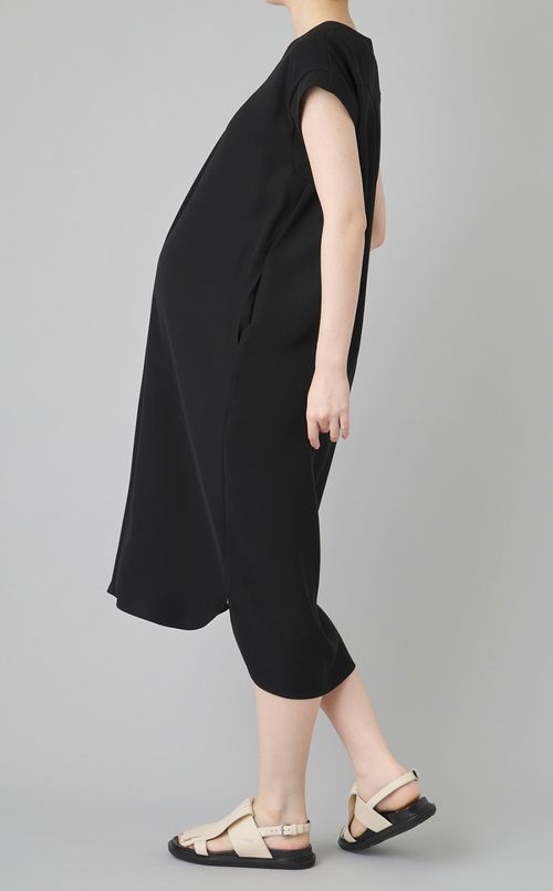 Vネックハーフスリーブワンピース