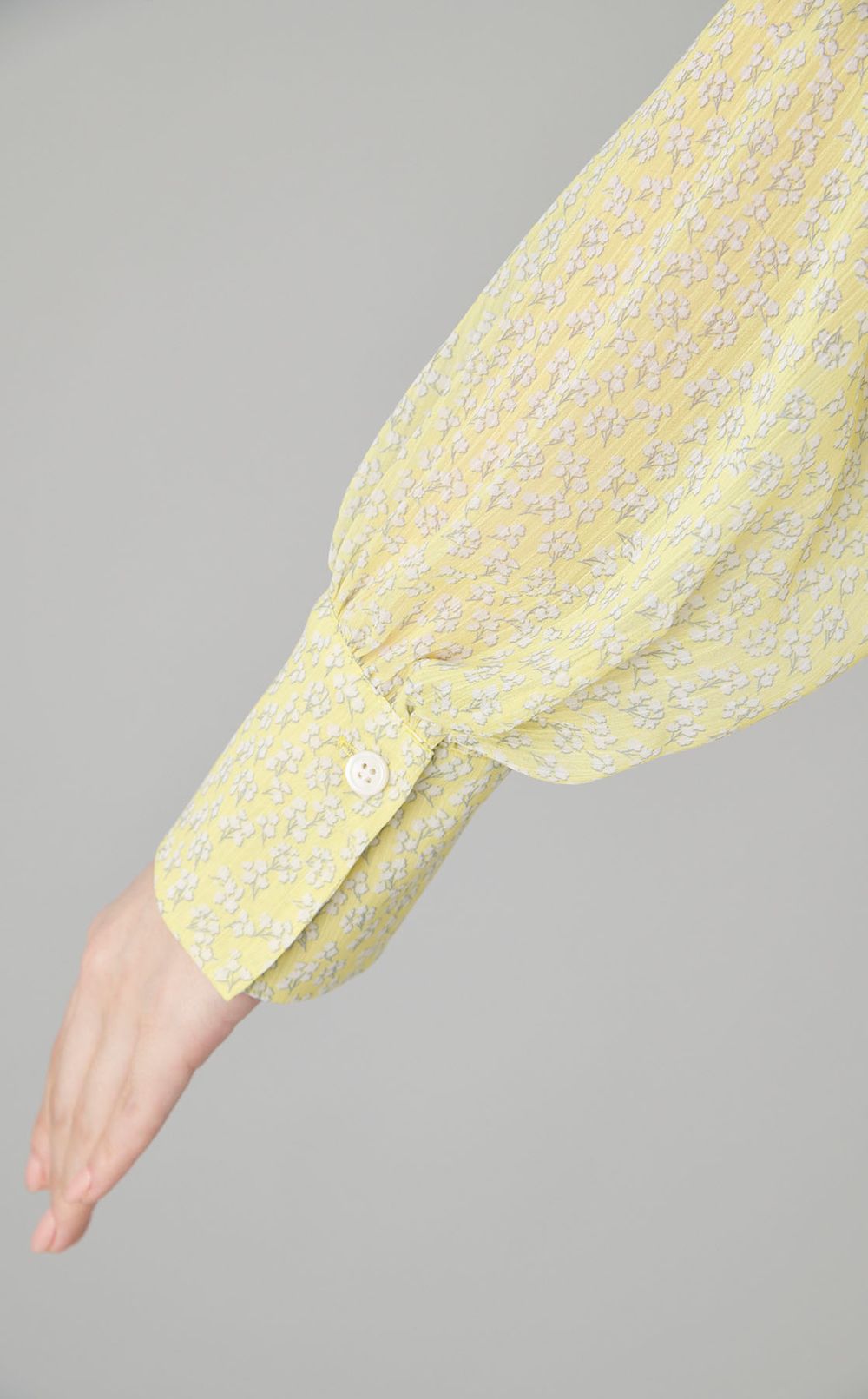 ミニフラワーギャザーネックブラウス