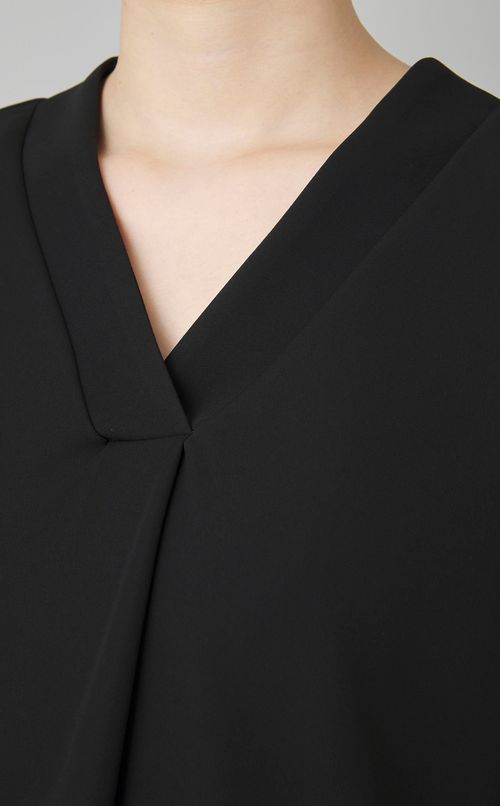 Vネックハーフスリーブワンピース