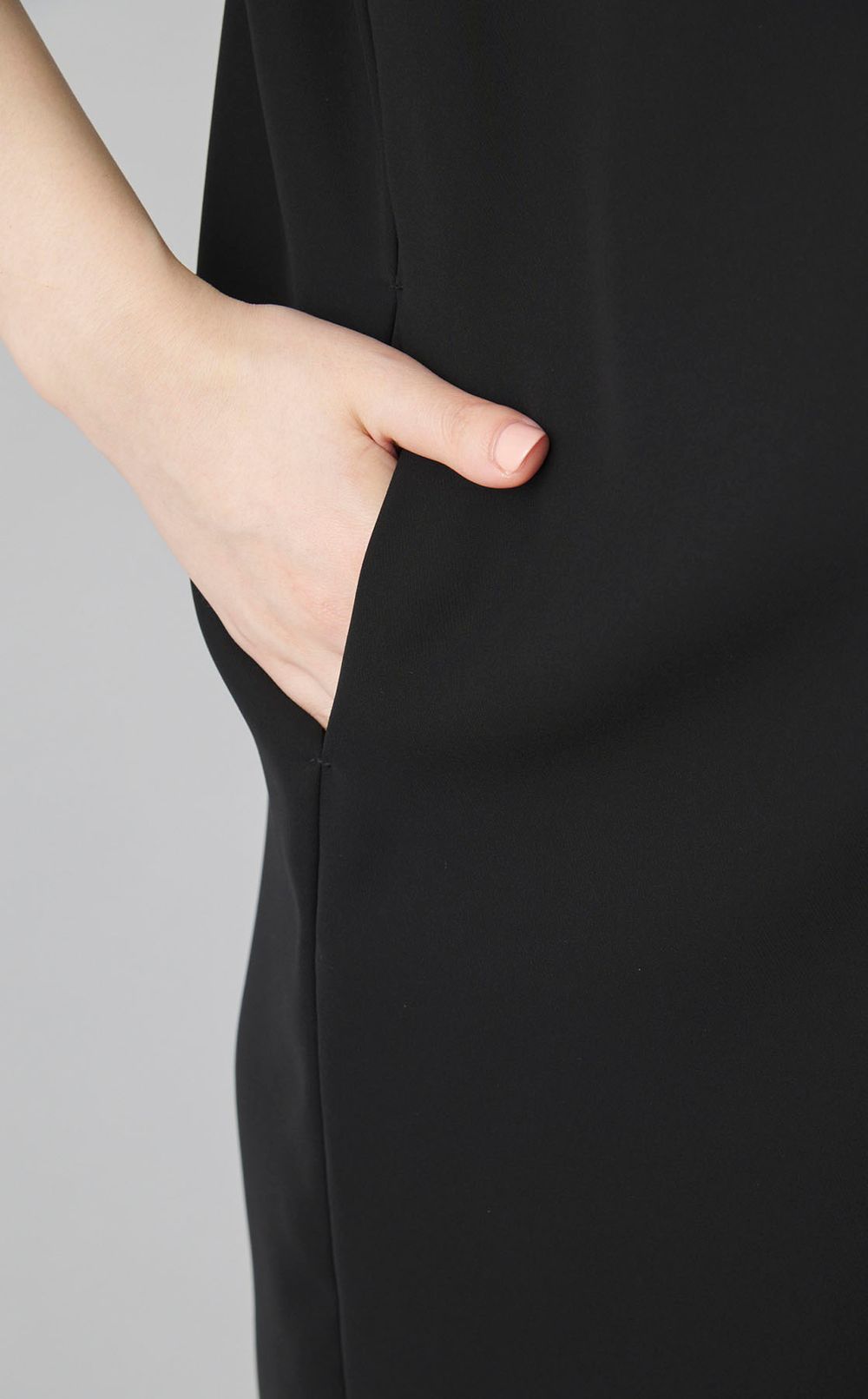 Vネックハーフスリーブワンピース