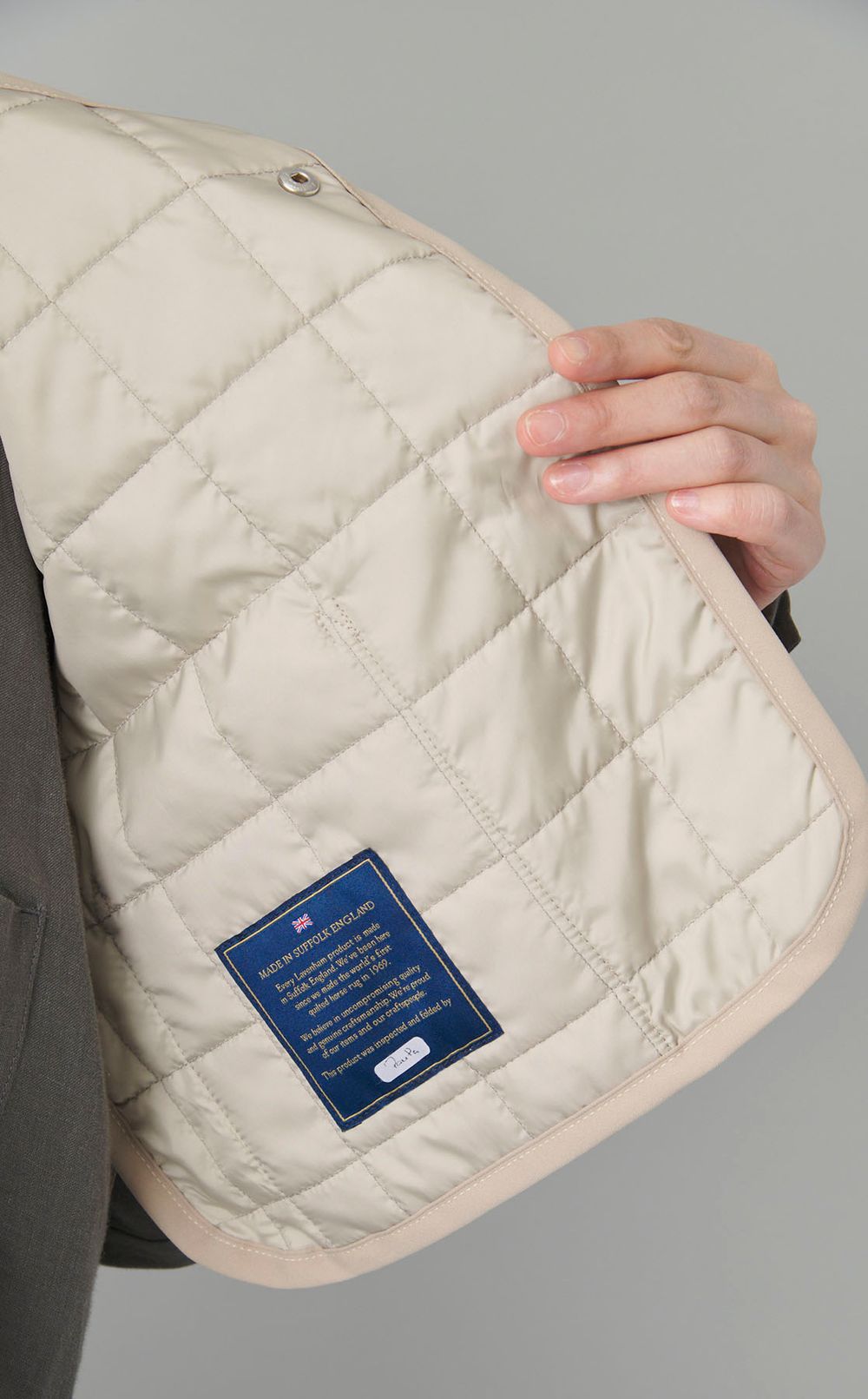 ライトキルティングショートベスト