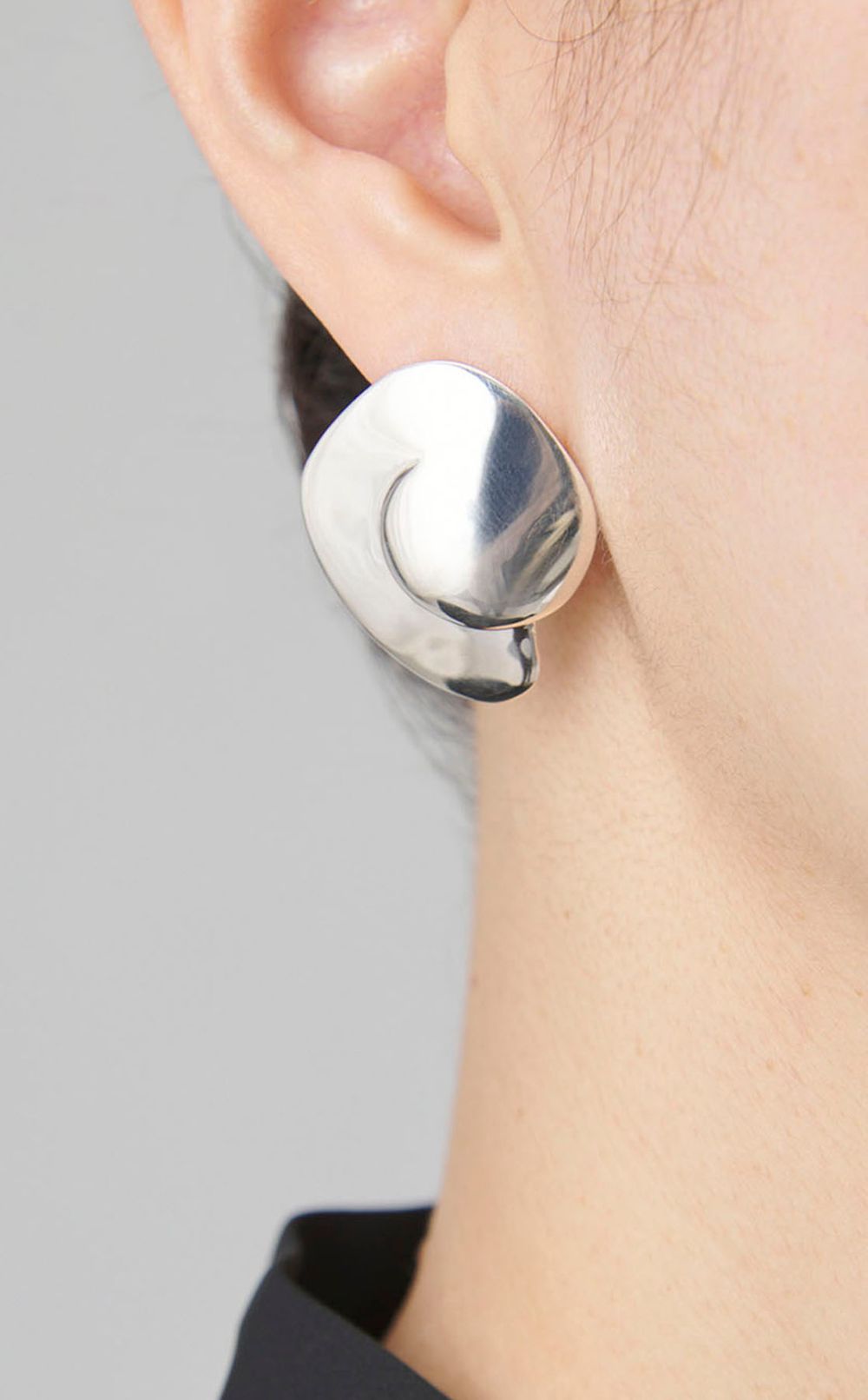 シルバーラウンドシェイプイヤリング