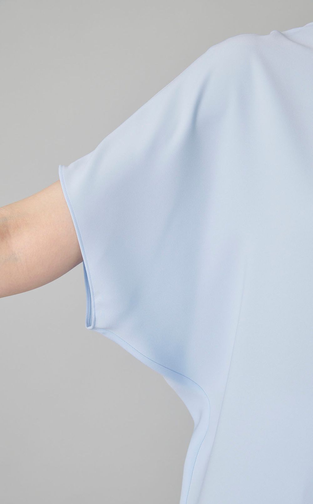 ノーカラーフレアブラウス