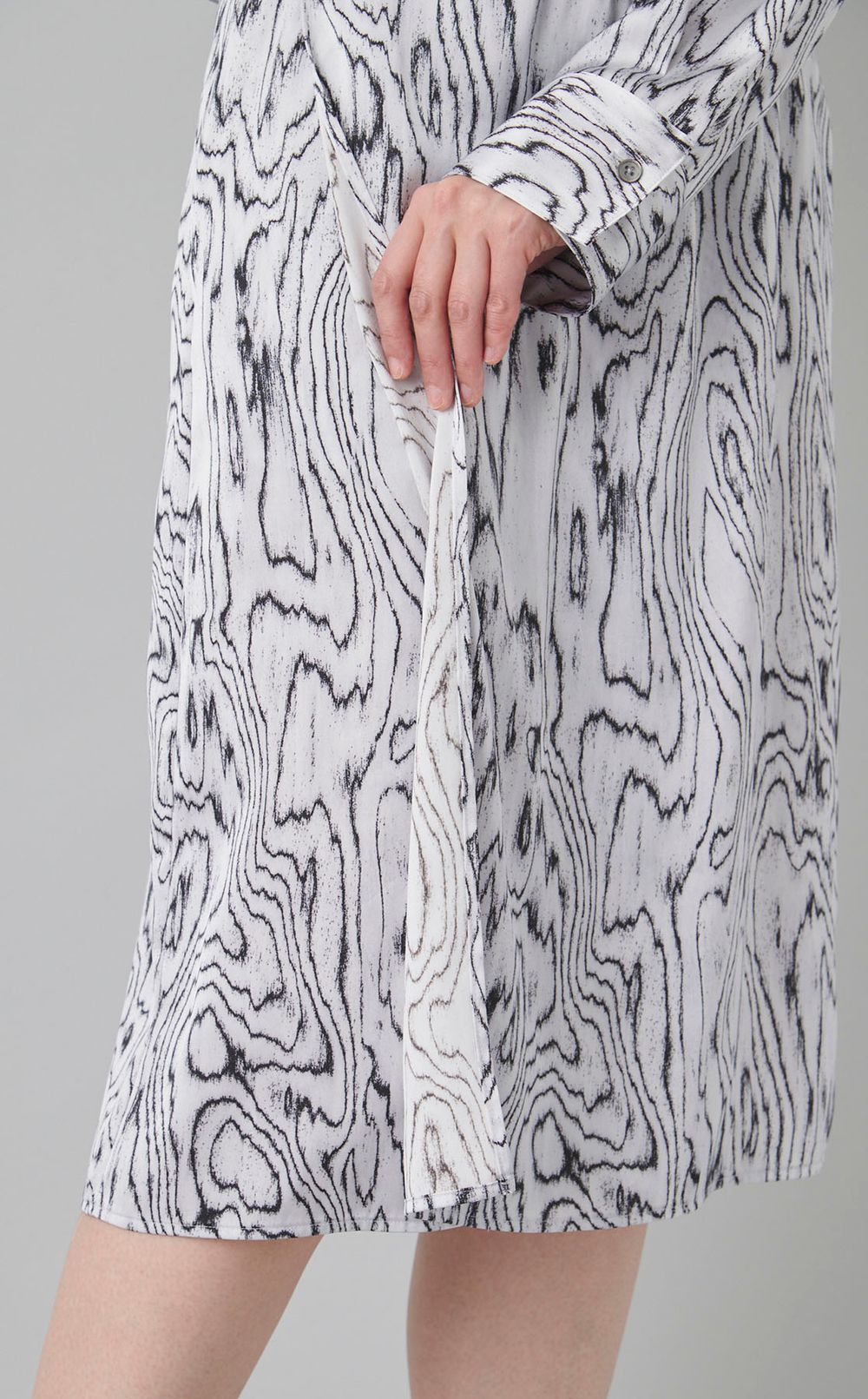 プリントサテンシャツワンピース