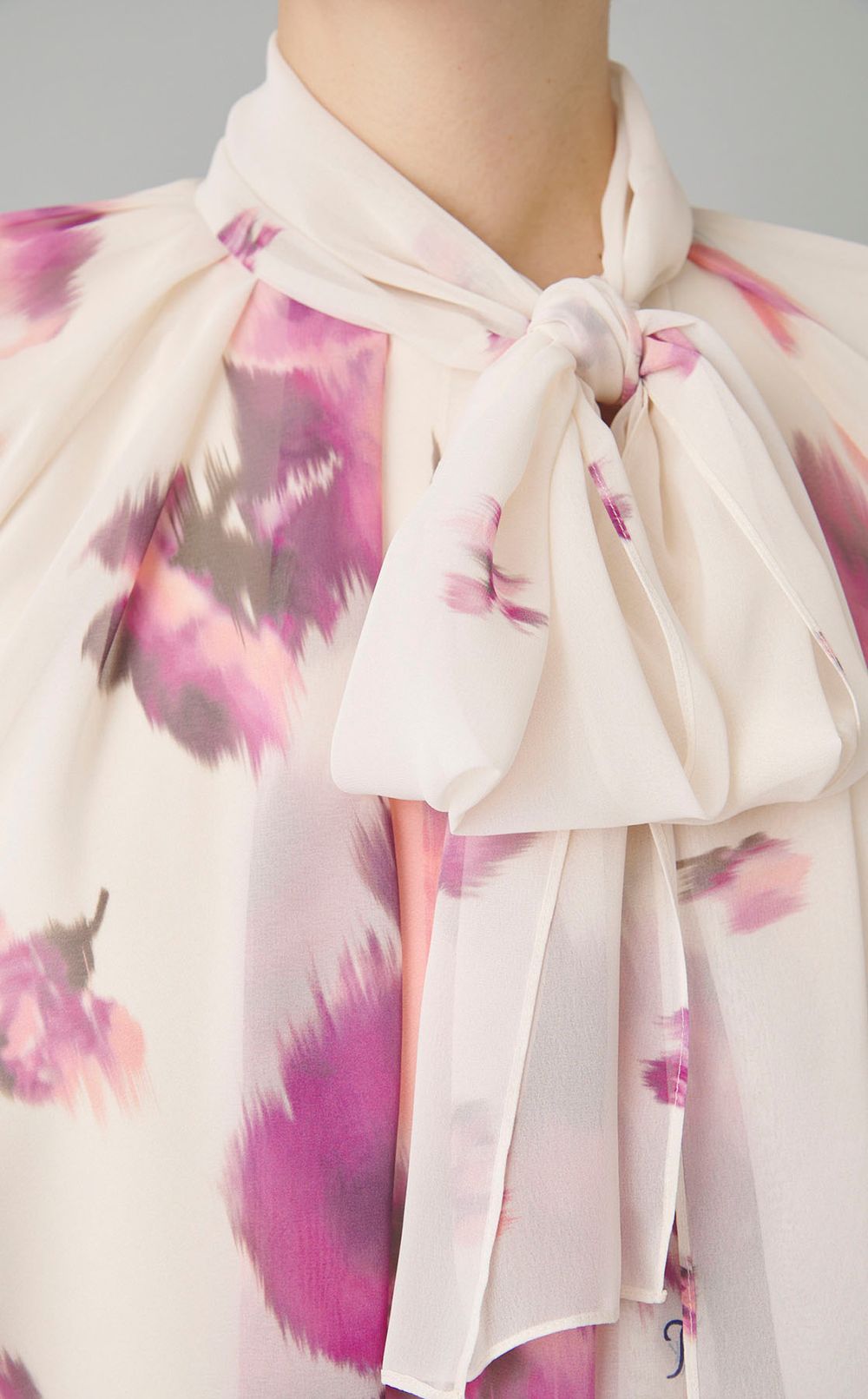 フラワープリントロングブラウス