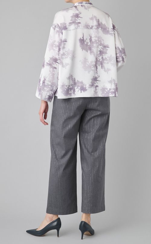 プリントノーカラーブラウス