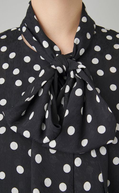 ドットボウタイブラウス