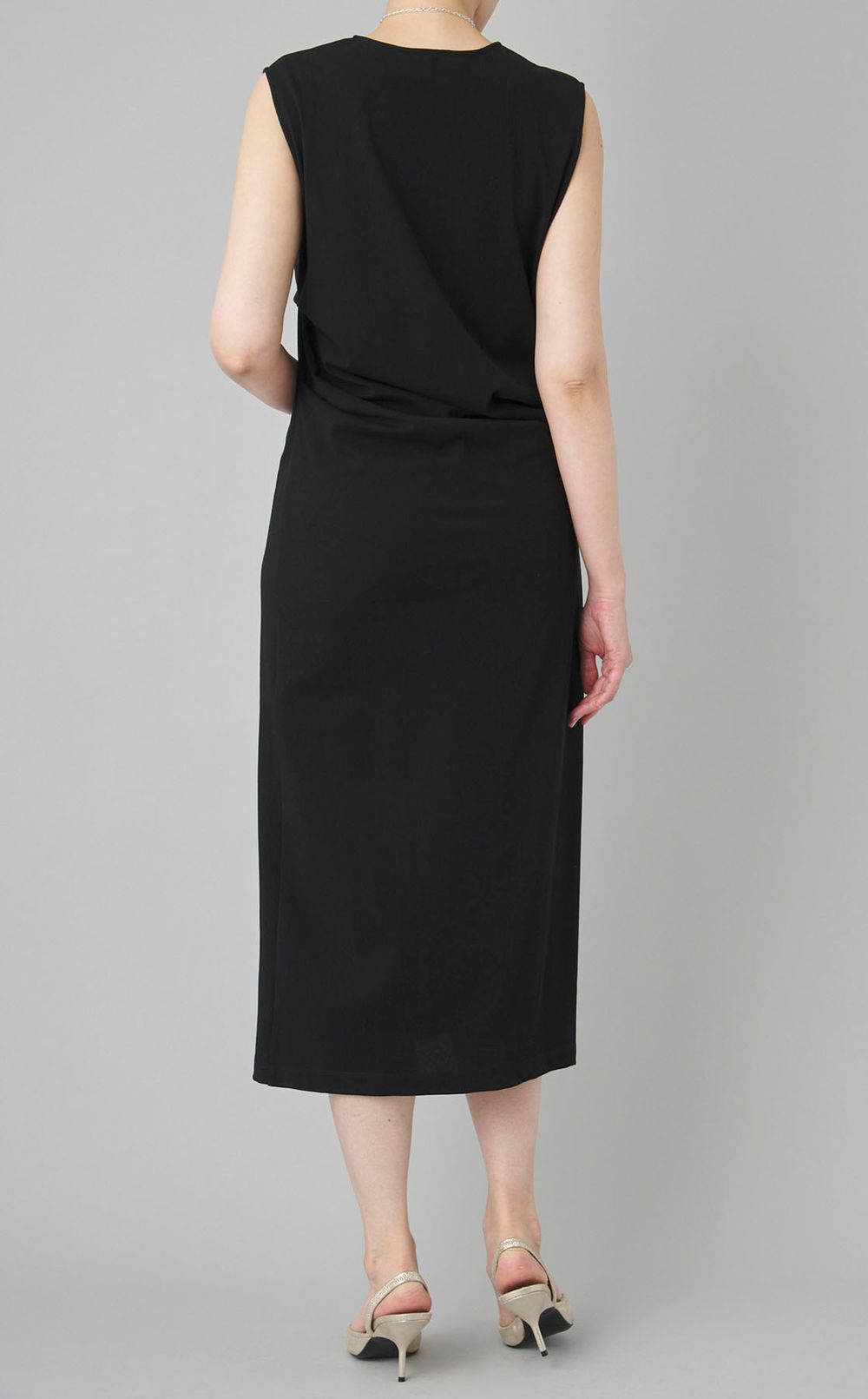 スリーブレスタックドレス