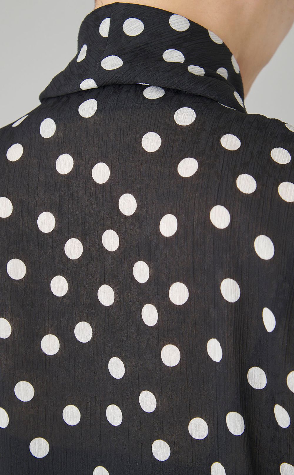 ドットボウタイブラウス