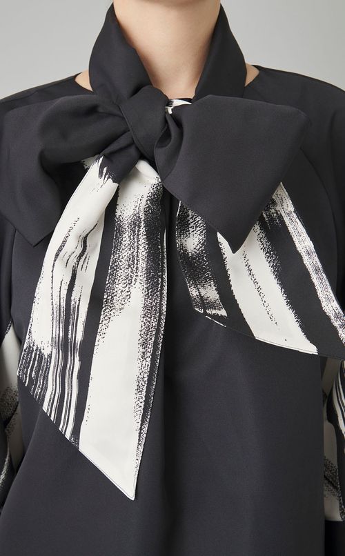 ブラシプリントタックコクーンブラウス