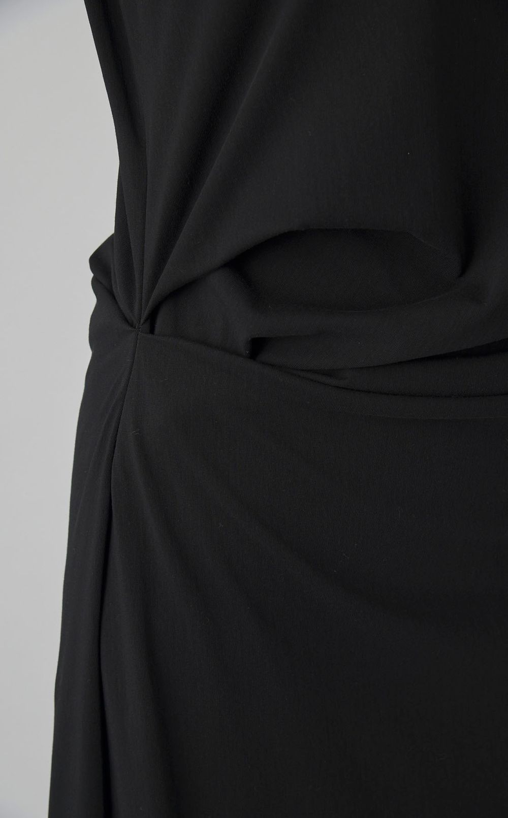 スリーブレスタックドレス