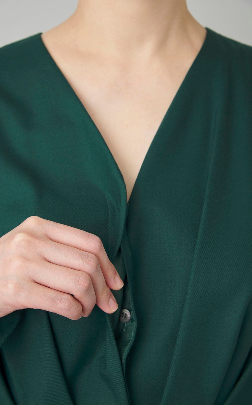 Vネックベルテッドワンピース