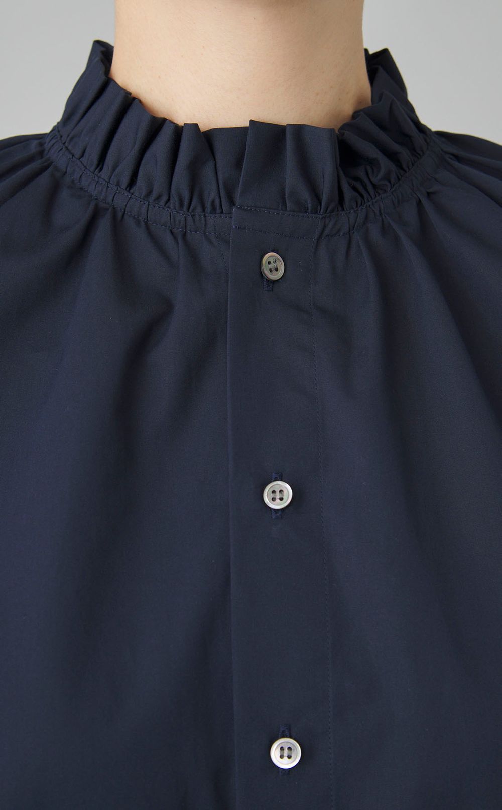 ポプリンギャザーカラーシャツ