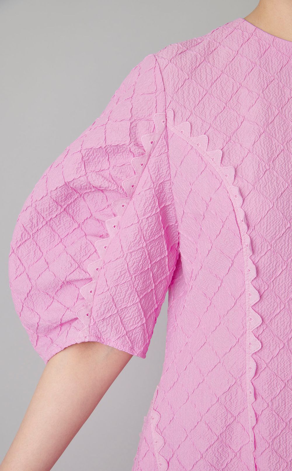 トライアングルレースワンピース