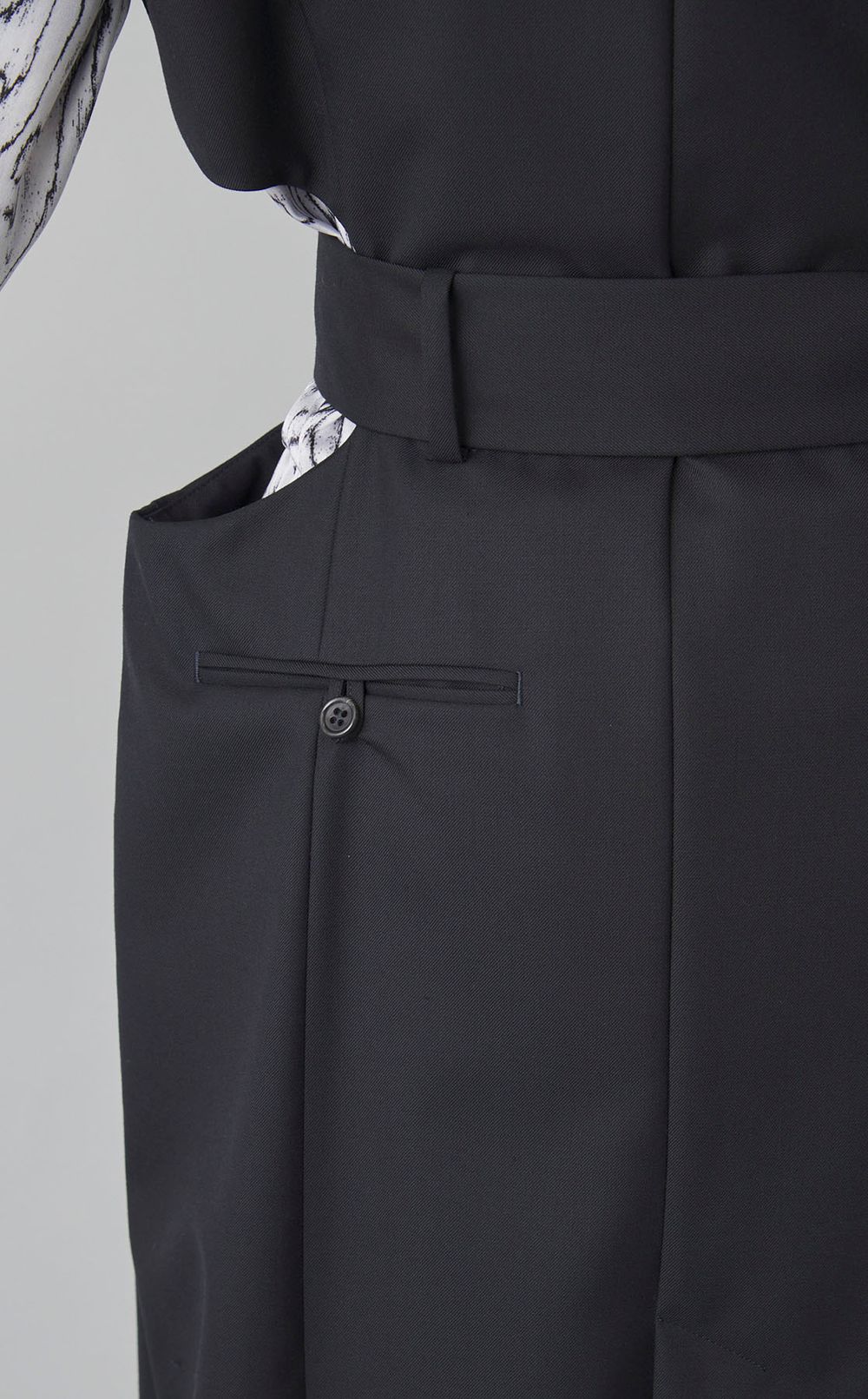 サークルカッティングロングジレ