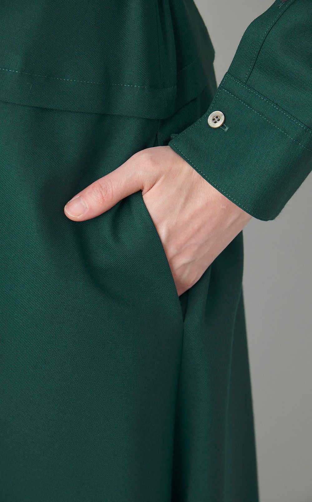 Vネックベルテッドワンピース