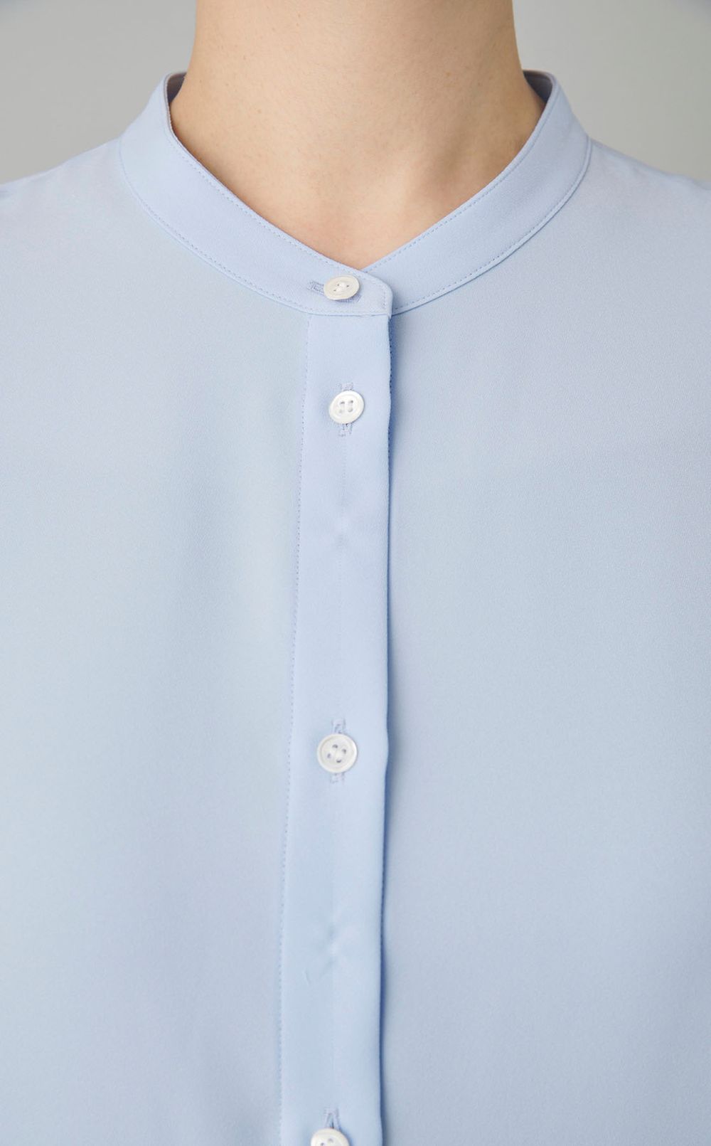 ノーカラーフレアブラウス