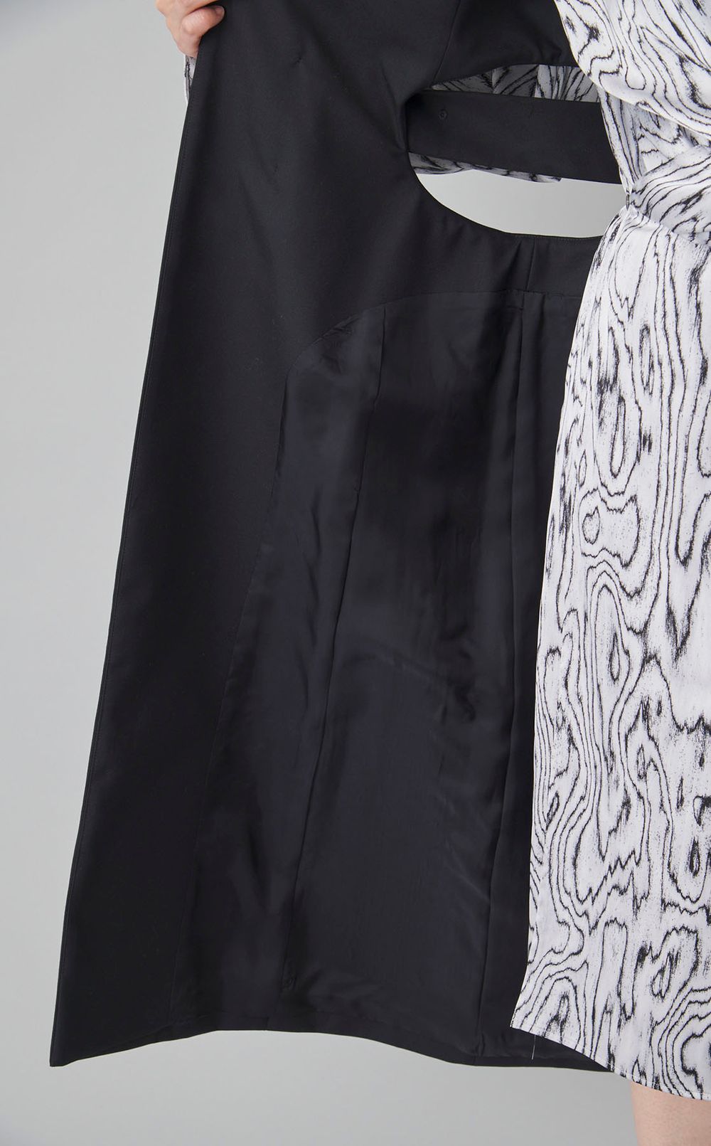 サークルカッティングロングジレ