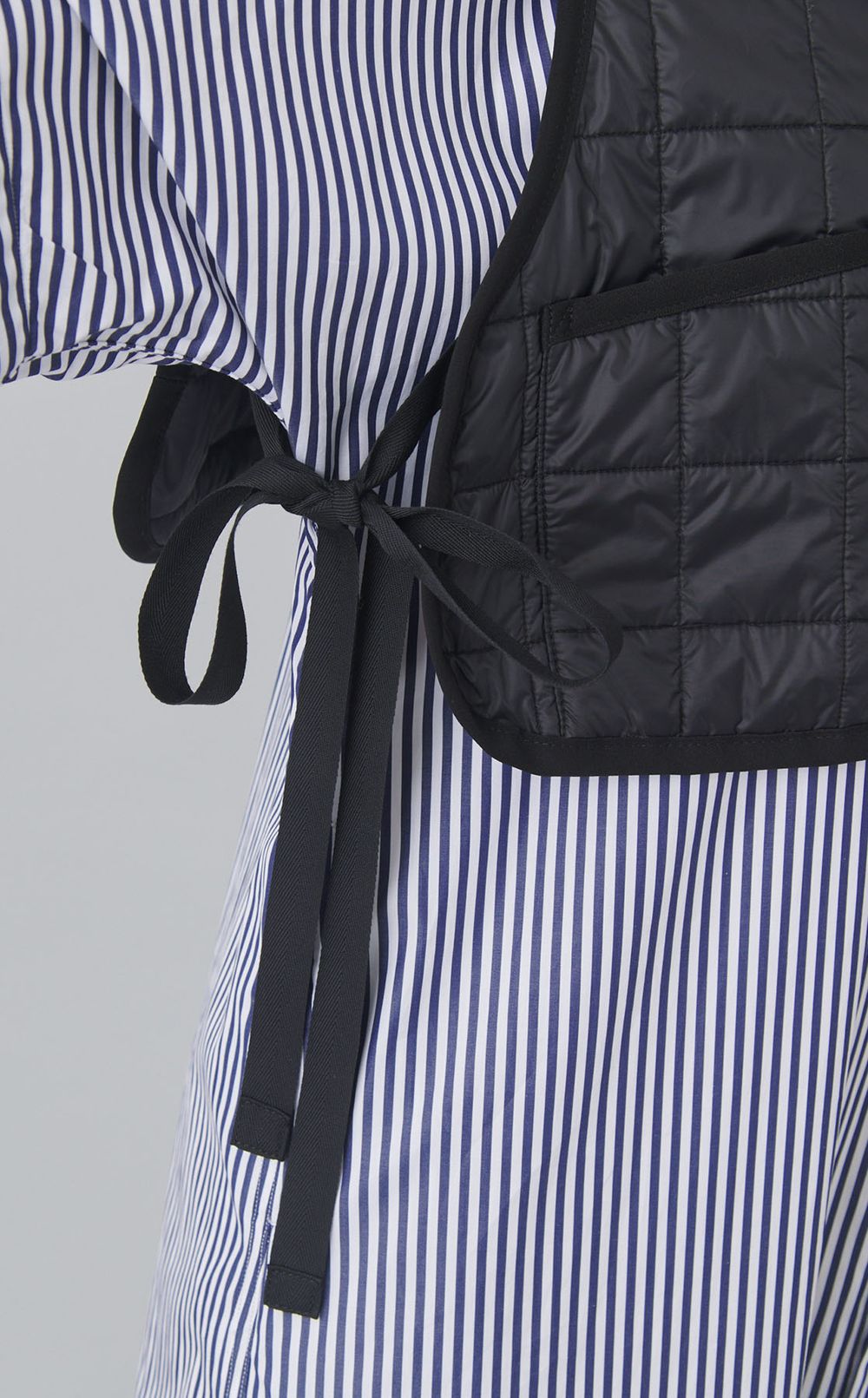 ライトキルティングショートベスト