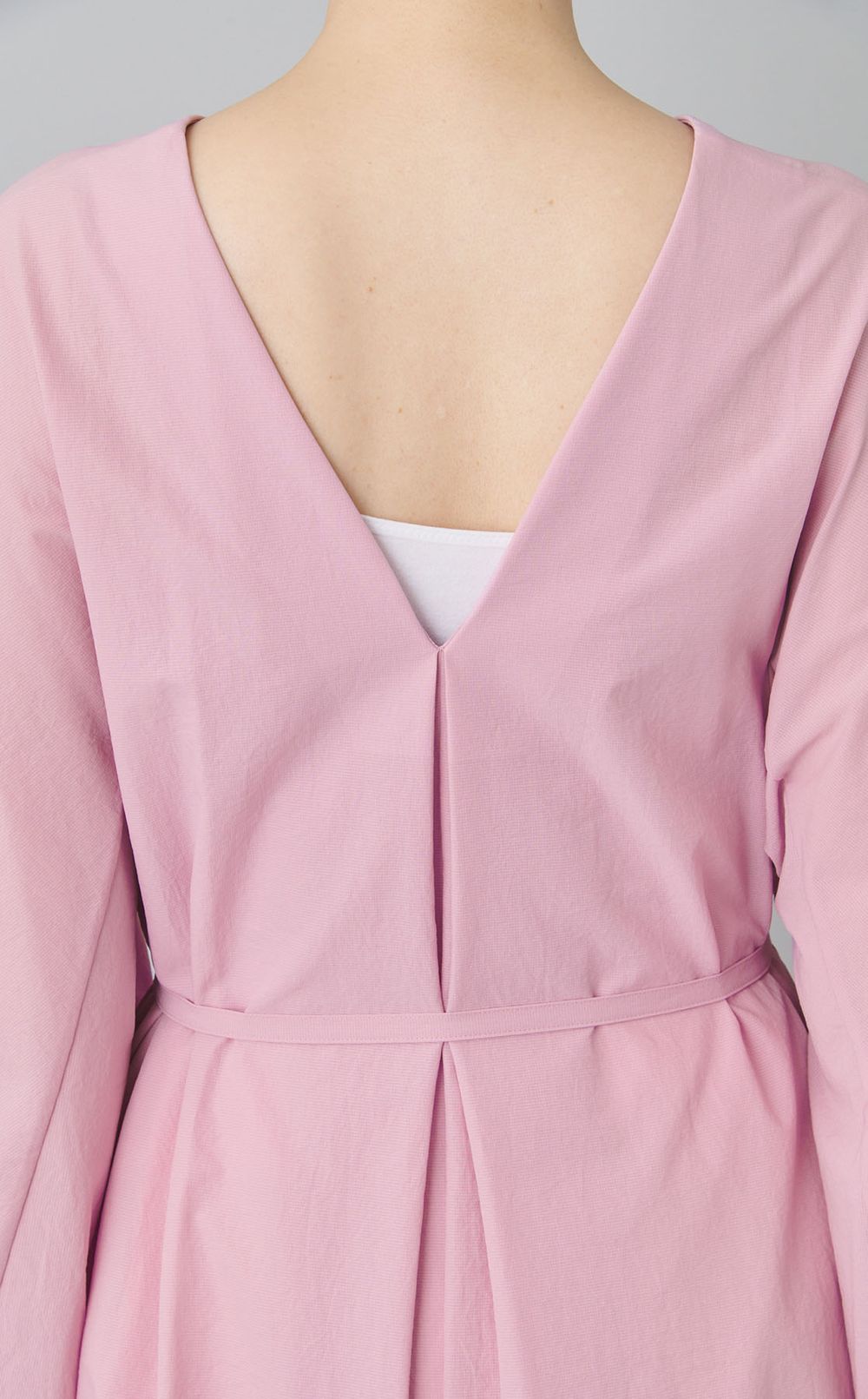 Vネックギャザーワンピース