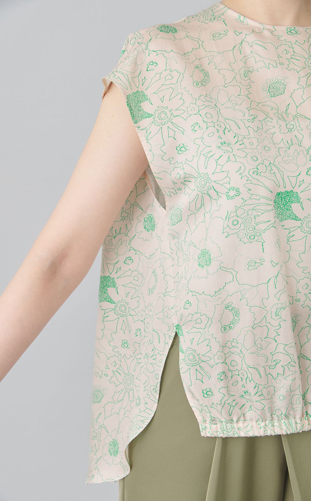 フラワープリントノースリーブトップス