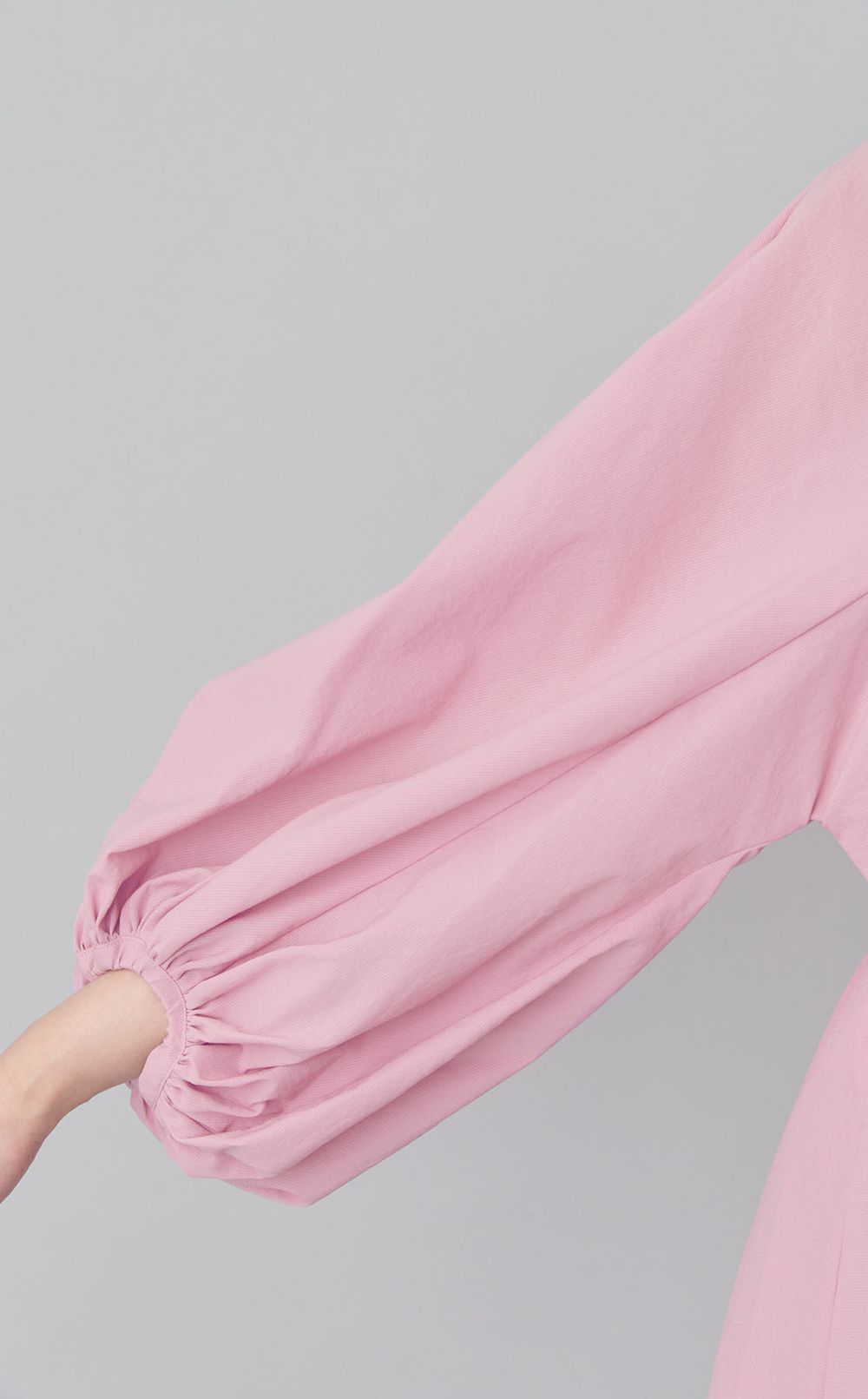 Vネックギャザーワンピース