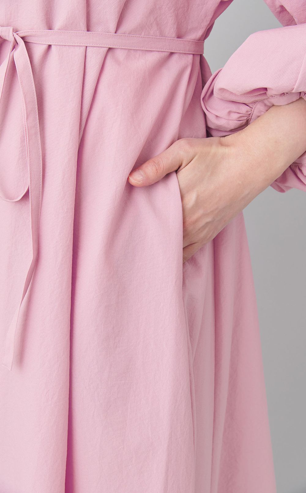 Vネックギャザーワンピース