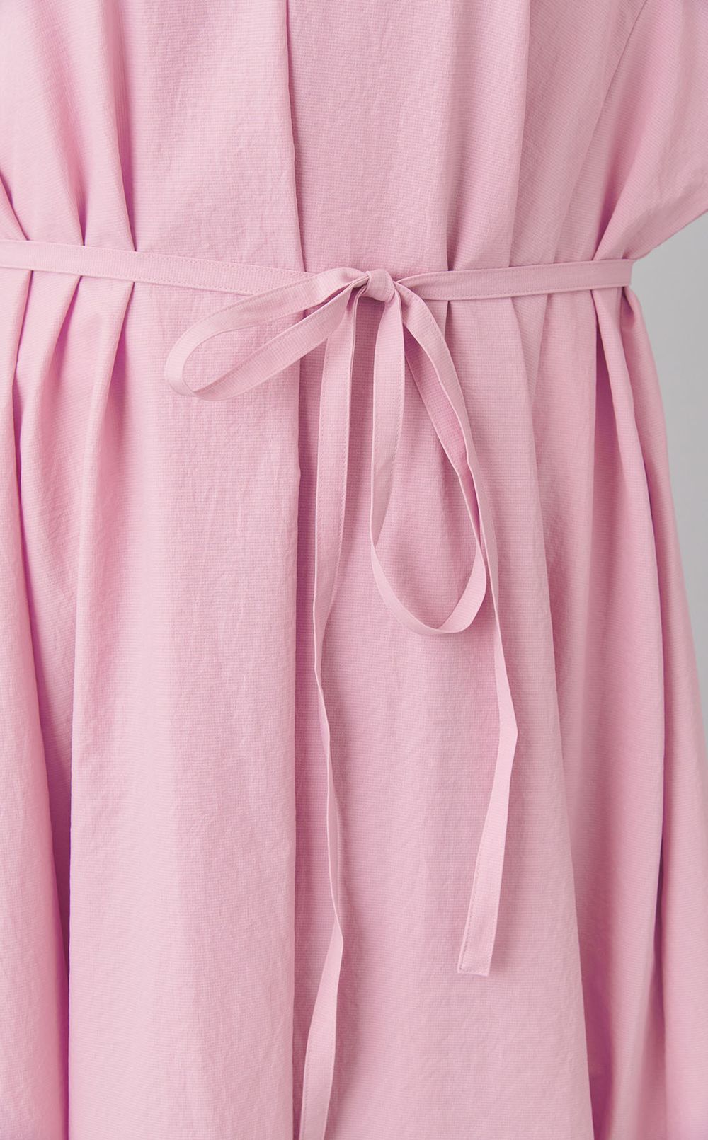 Vネックギャザーワンピース