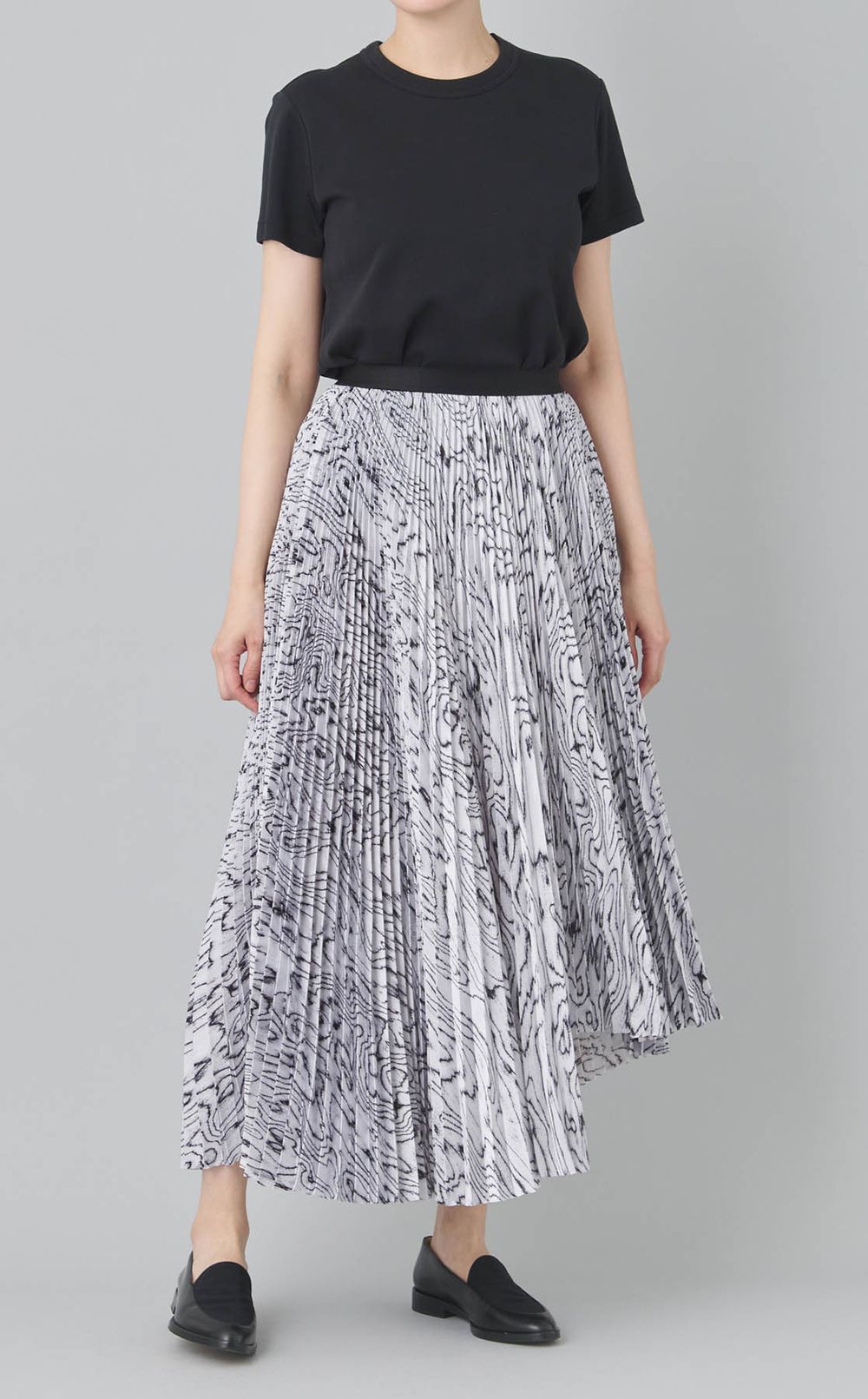 プリントサテンアシメトリースカート