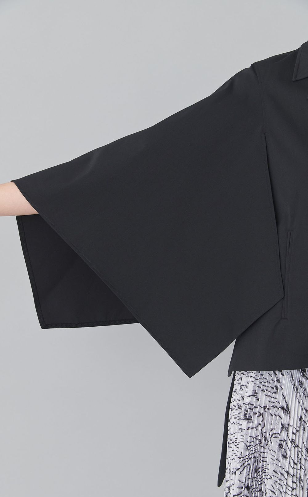 ナイロンツイルケープジャケット