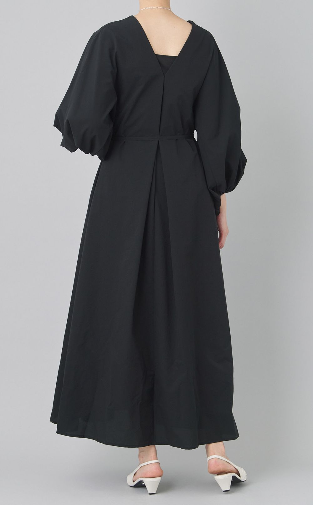 Vネックギャザーワンピース