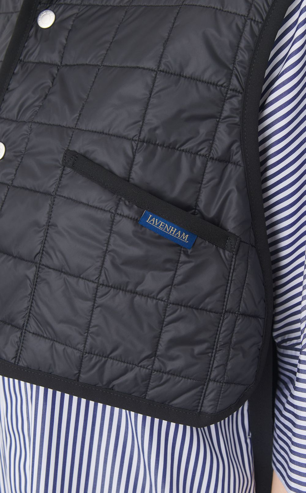 ライトキルティングショートベスト