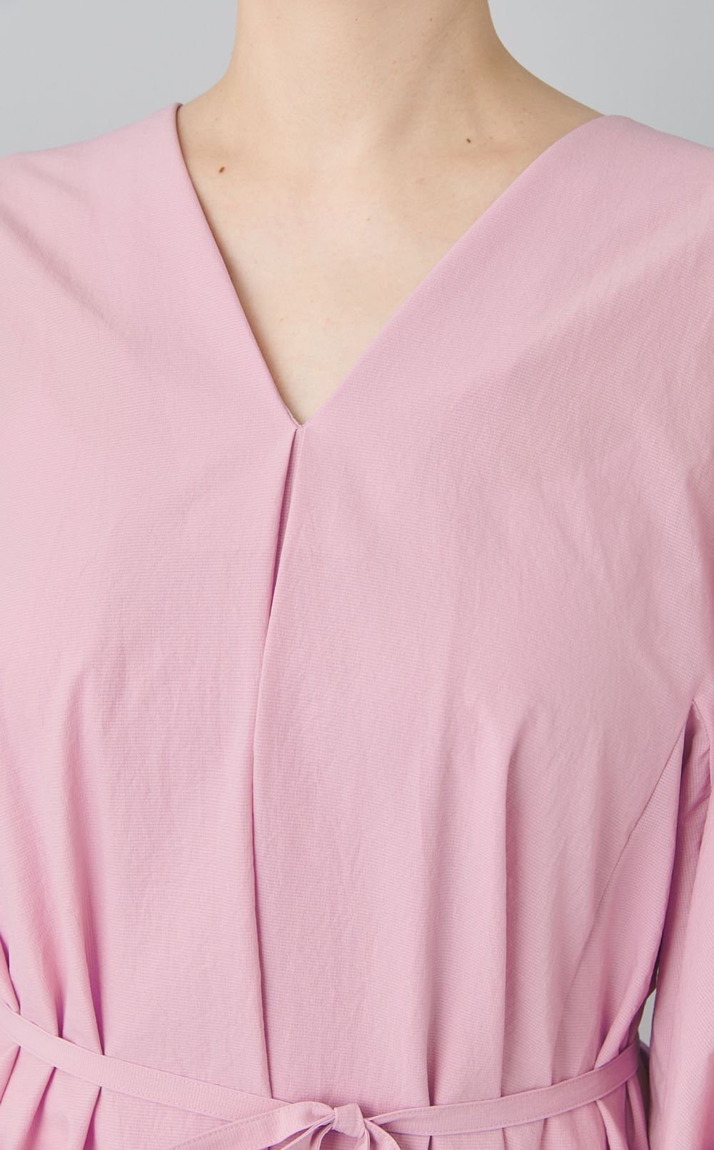 Vネックギャザーワンピース