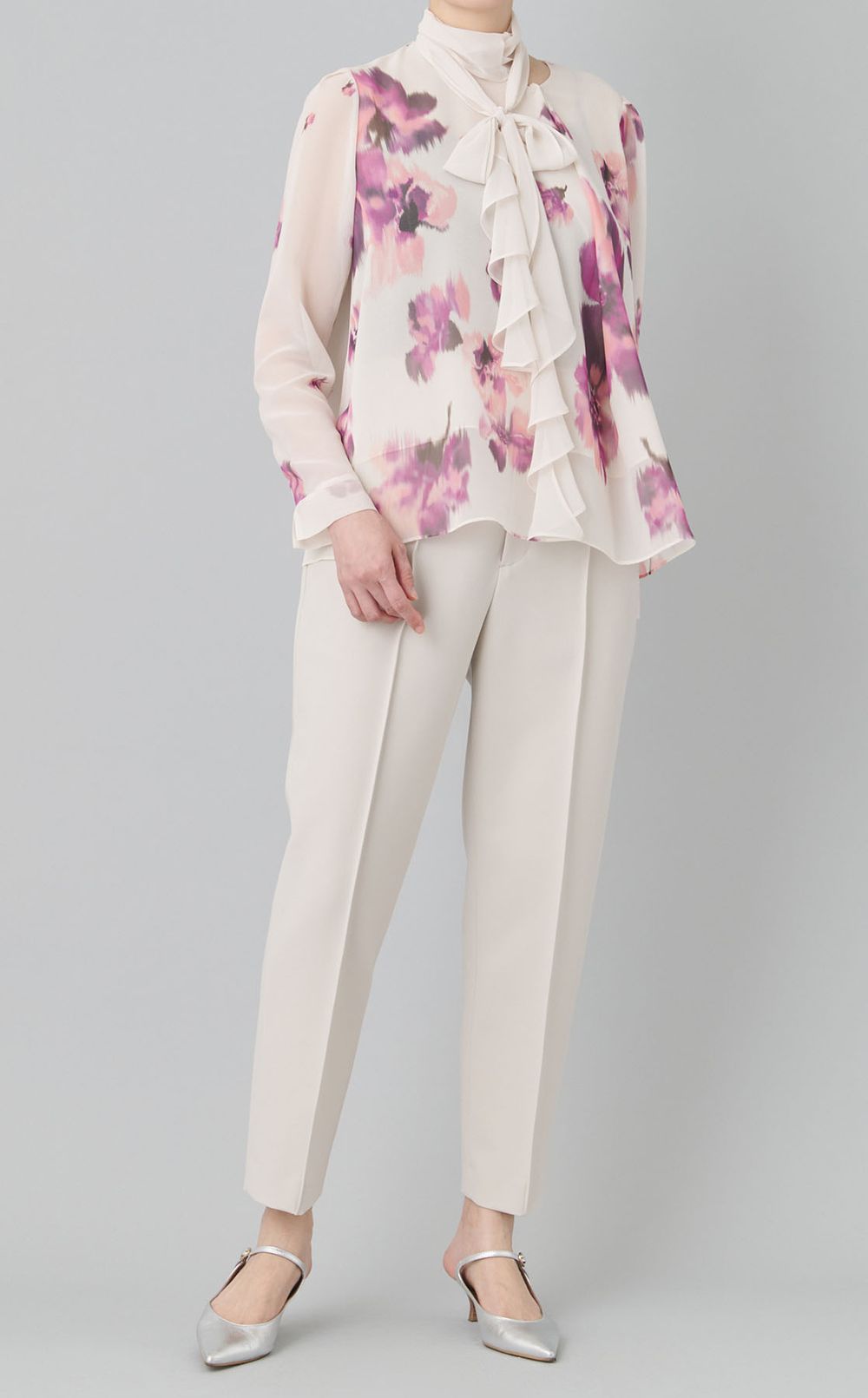 フラワープリントボウタイブラウス