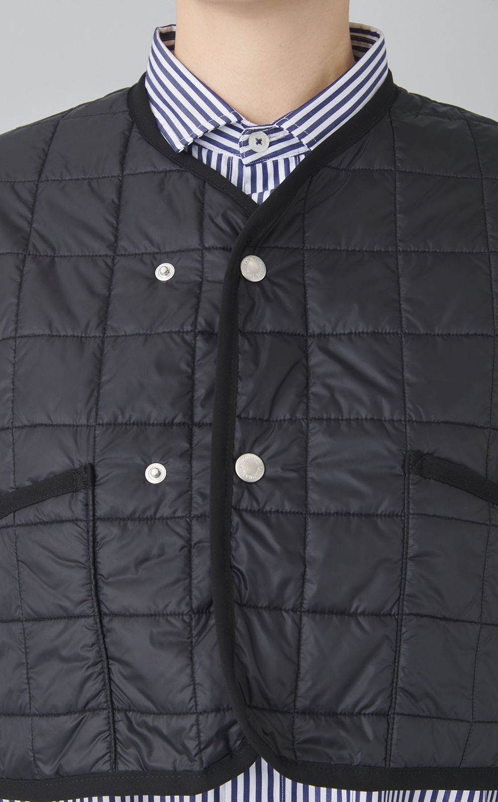 ライトキルティングショートベスト