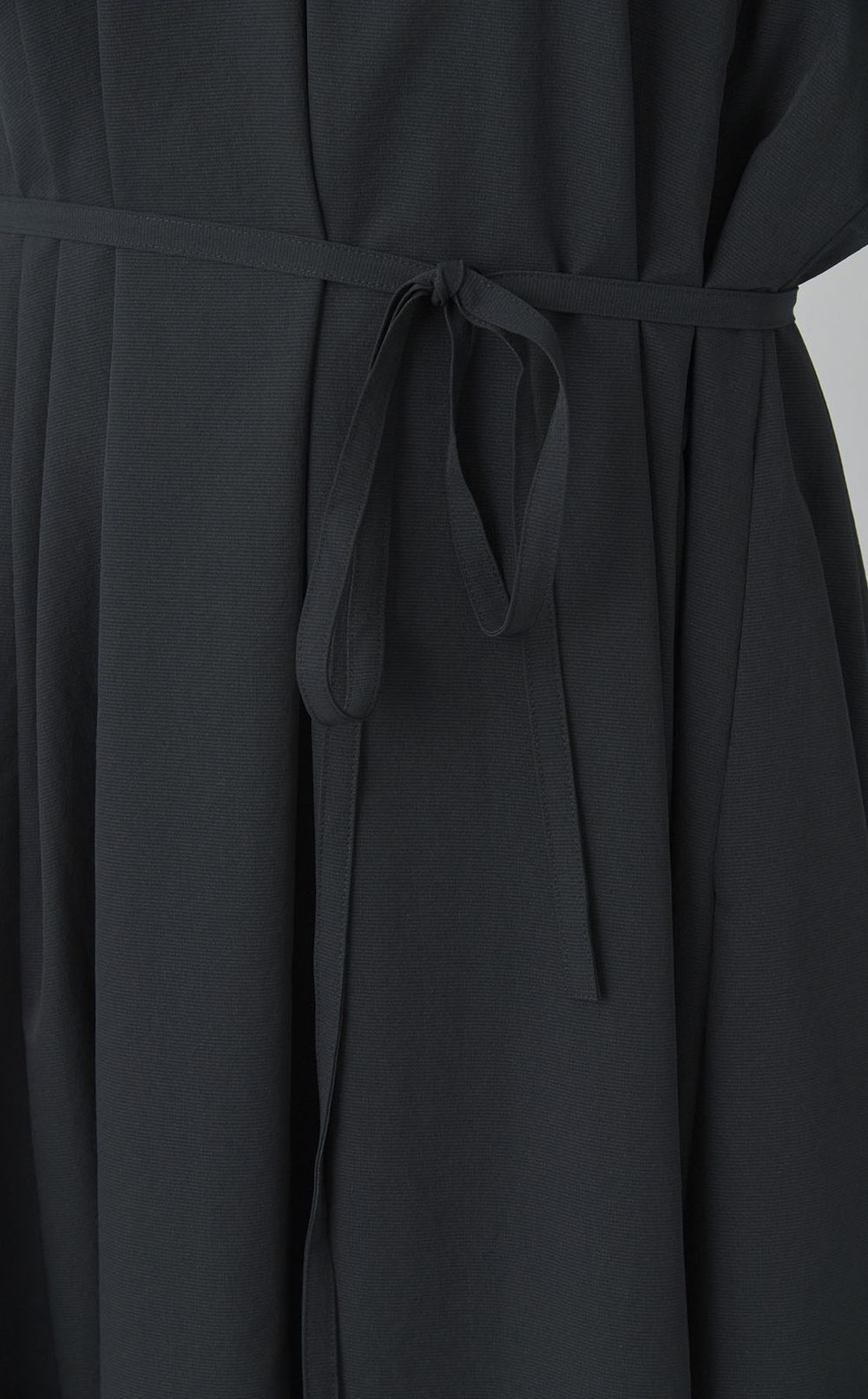 Vネックギャザーワンピース