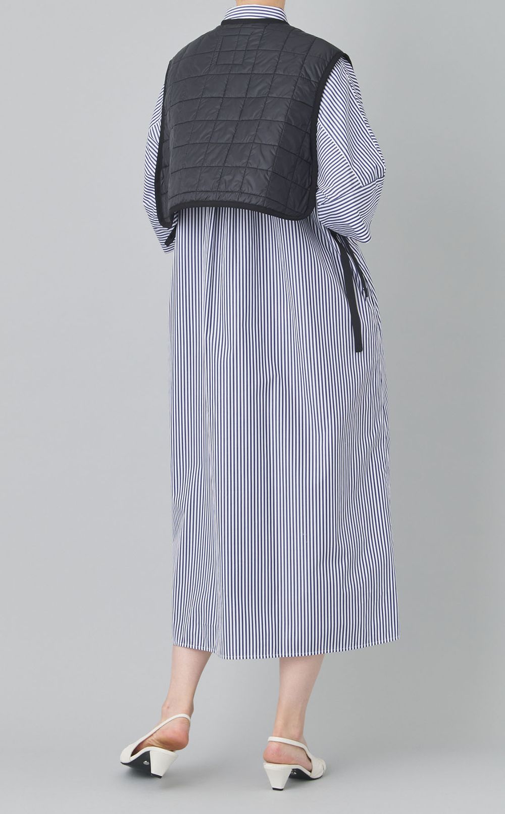 ライトキルティングショートベスト