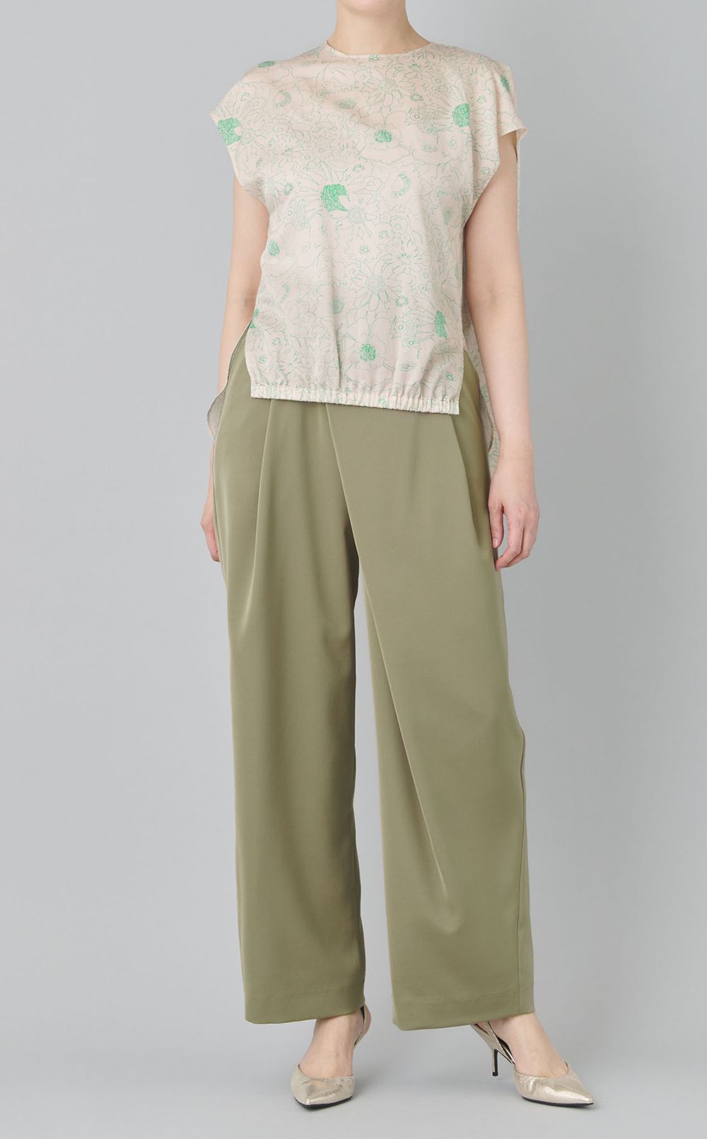 フラワープリントノースリーブトップス