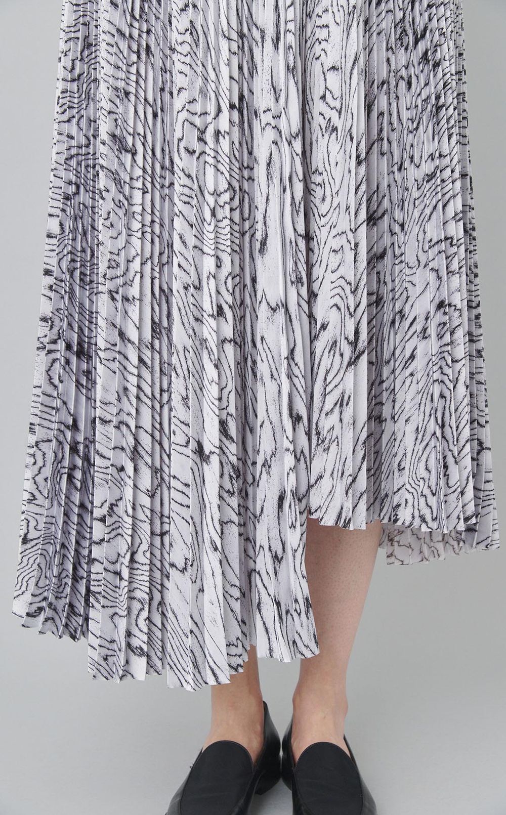 プリントサテンアシメトリースカート