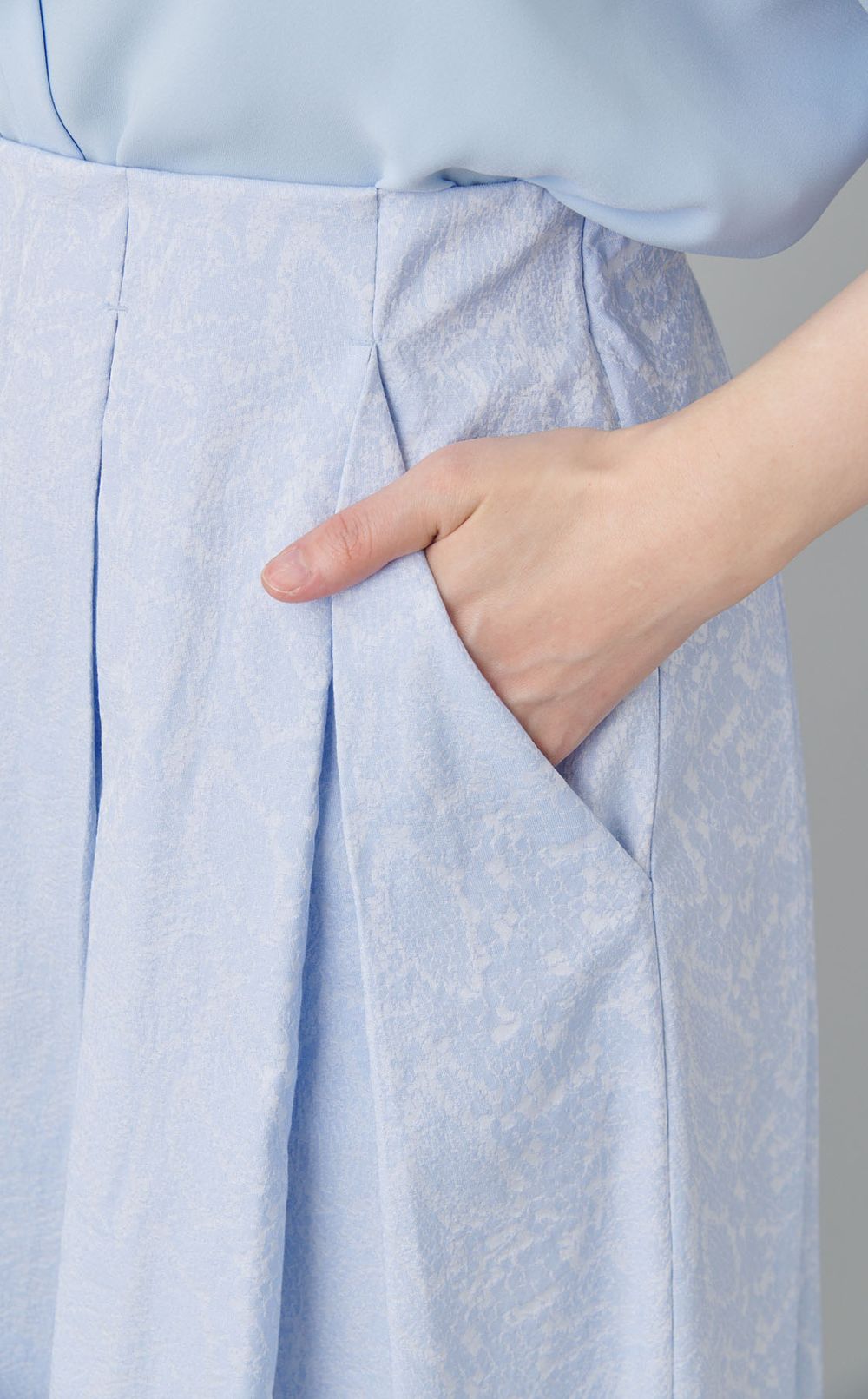 シャイニージャガードタックスカート