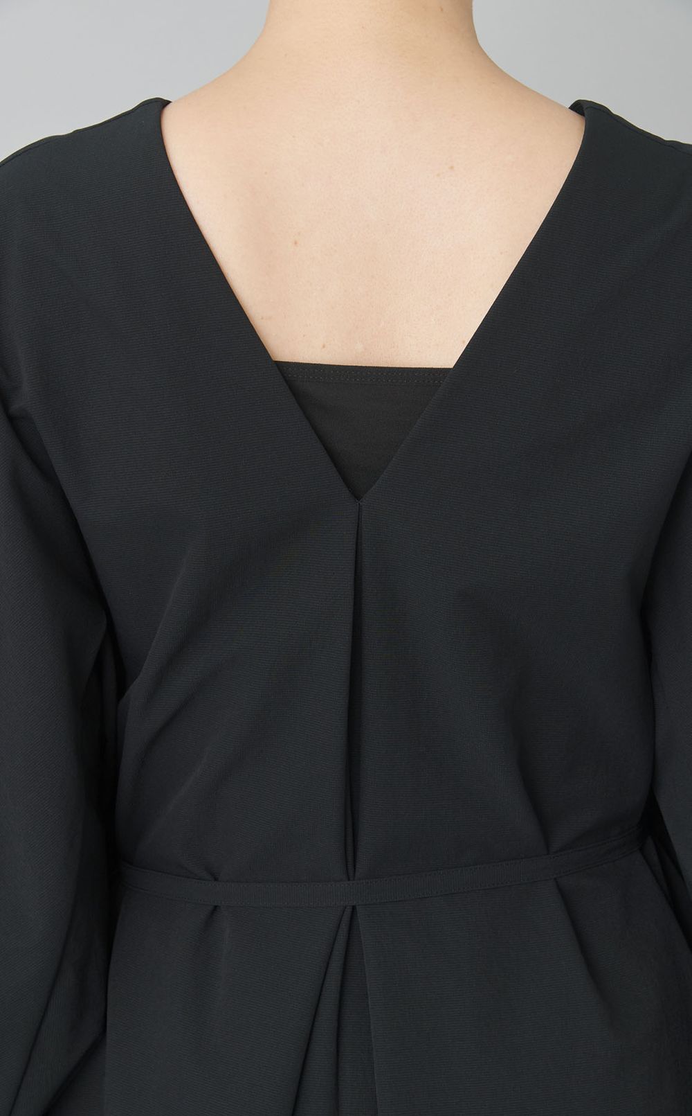 Vネックギャザーワンピース