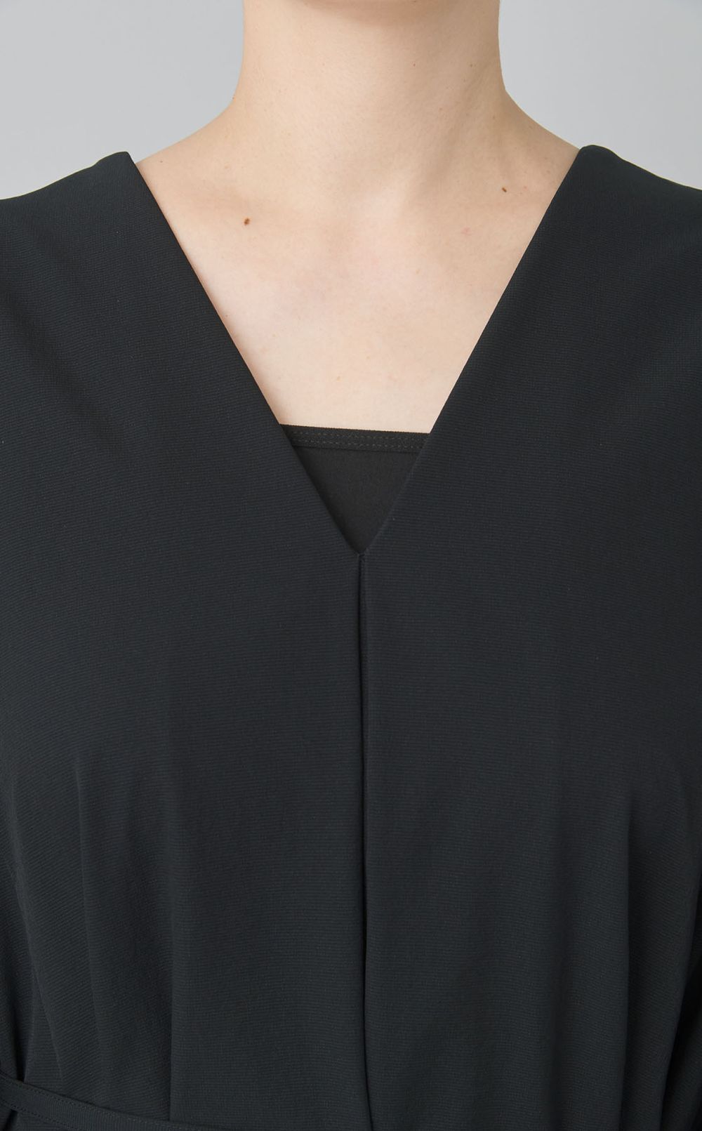 Vネックギャザーワンピース