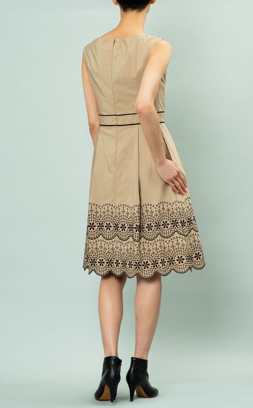 スカラップフラワー刺繍ワンピース