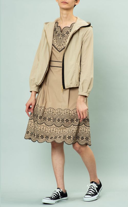 スカラップフラワー刺繍ワンピース