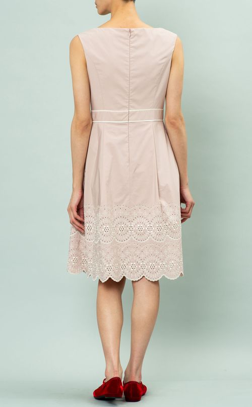 スカラップフラワー刺繍ワンピース