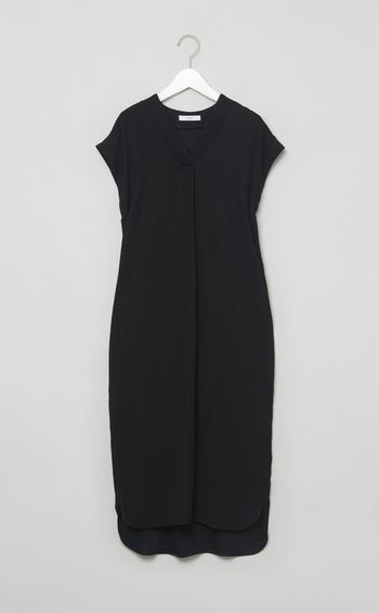 Vネックハーフスリーブワンピース