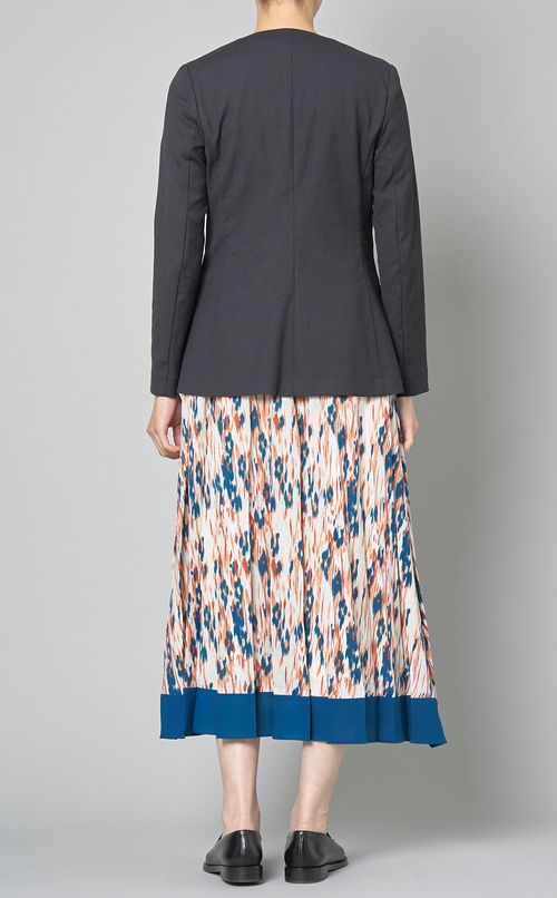 ノーカラVネックジャケット