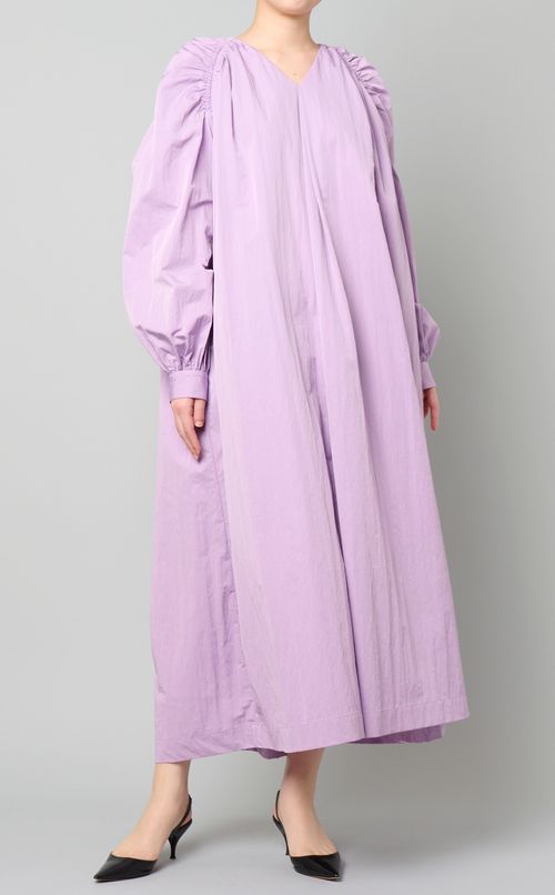 ギャザーショルダーVネックワンピース