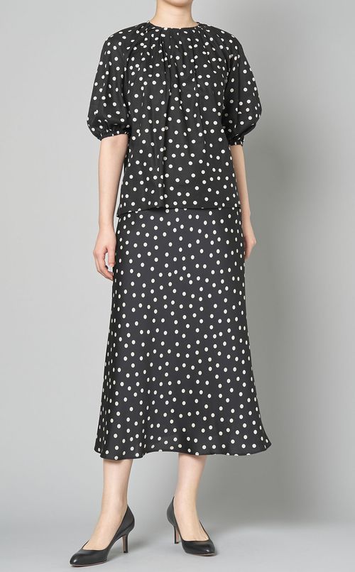 ドットプリントセミフレアスカート