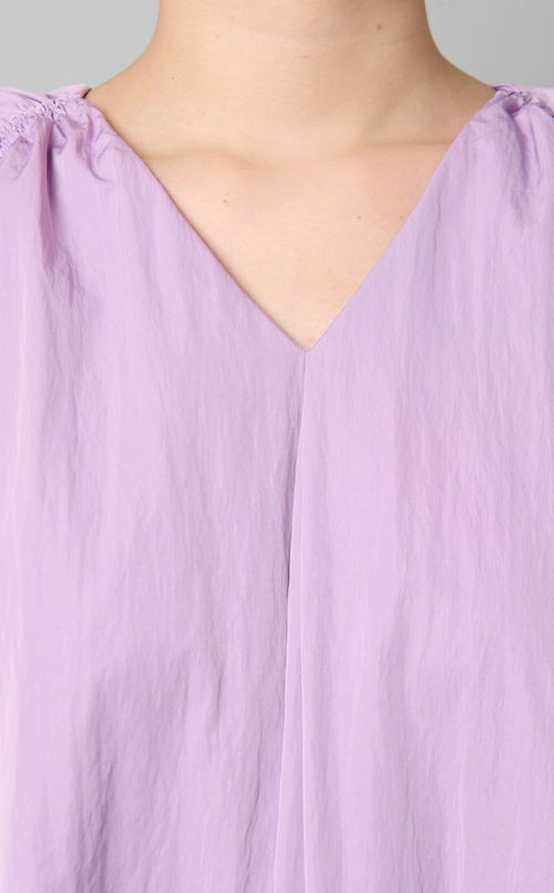 ギャザーショルダーVネックワンピース